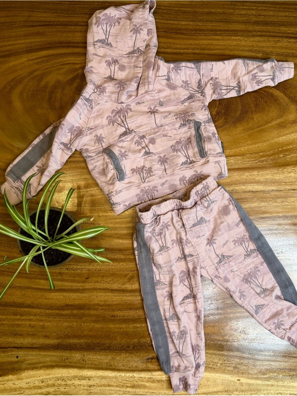 Volcom Toddler | 2-Piece Sweat Suit - 2T, Blush Tropical Print